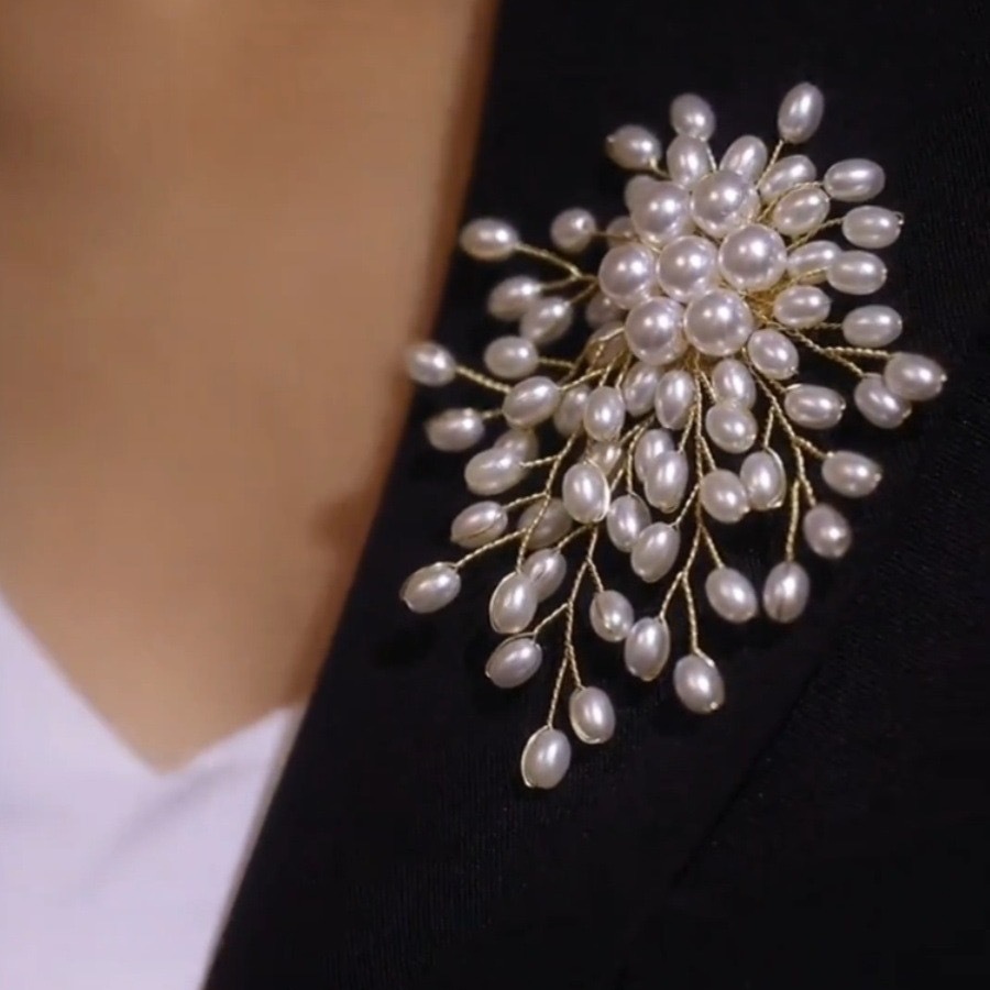 Broche de pérolas para mulhere - Suit Supply Wedding Party avaliação e preço