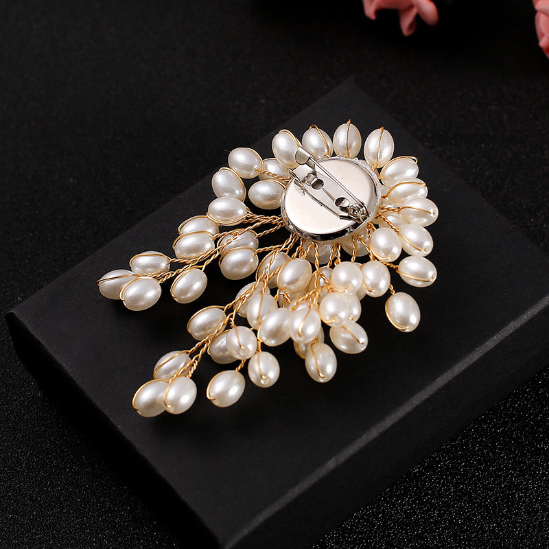 Broche de pérolas para mulhere - Suit Supply Wedding Party avaliação e preço